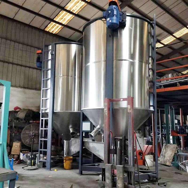 飼料攪拌機(jī)的工作原理？